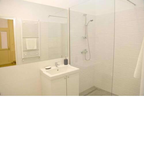 Romantic and sunny apartment with great location