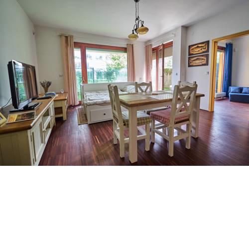 Romantic apartment with garden and free parking near the centre of Prague