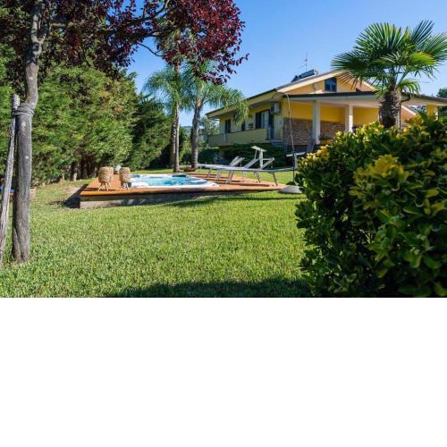 Romantic Apartment With Hot Tub - Happy Rentals