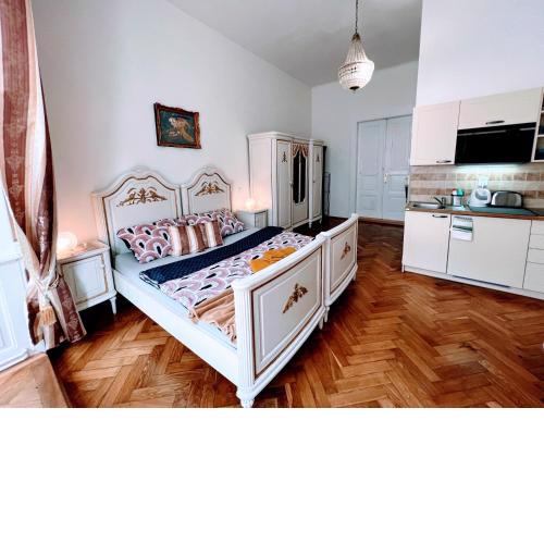 Romantic flat / 2 people / near Wenceslas Square