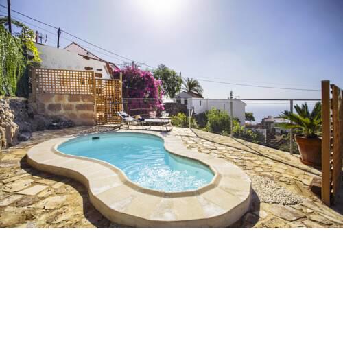 Romantic Hamlet Cottage with Private Pool