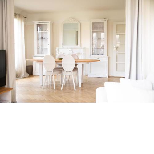Romantic Nest