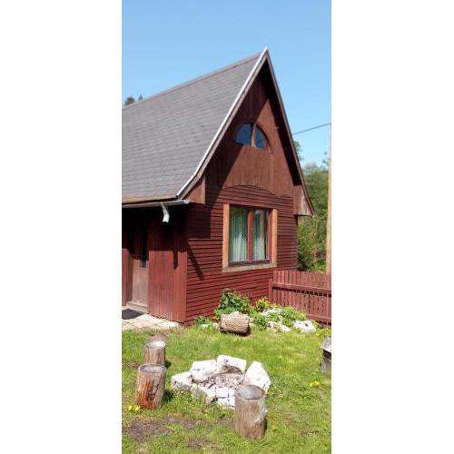 Romanticka chata pre hostí s ohniskom