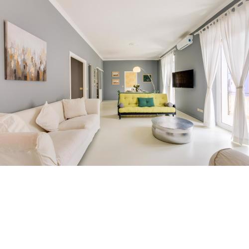 Rome As You Feel - Pellegrino Luxury Apartment with Balcony