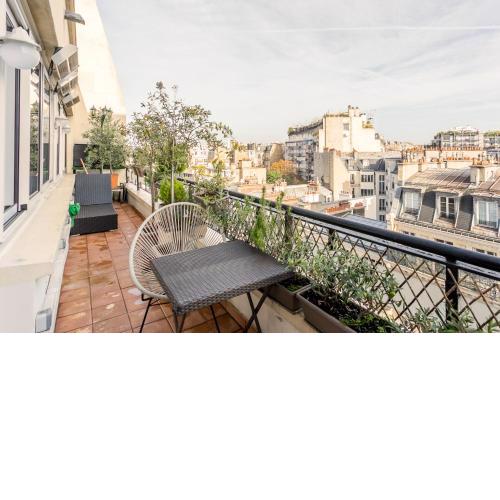 Rooftop Eiffel Tower Terrass 16