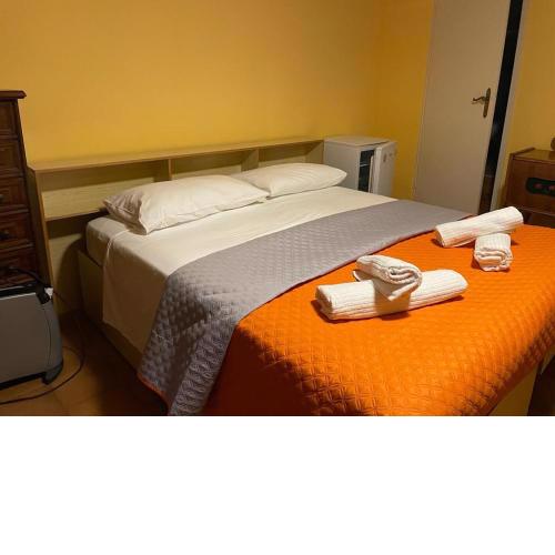 Room House Elena