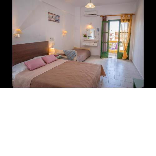 Room in Guest room - Ble-StudioRose room Ideal for a Cosy Stay near the Beach
