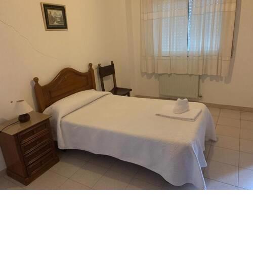 Room in Guest room - Hostal restaurante Seoane