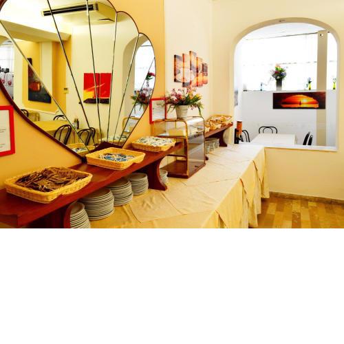 Room in Guest room - New Hotel Cirene Quadruple Room 4 people with breakfast