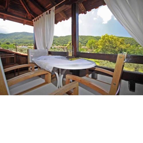 Room in Guest room - Villa Angela, Vourvourou
