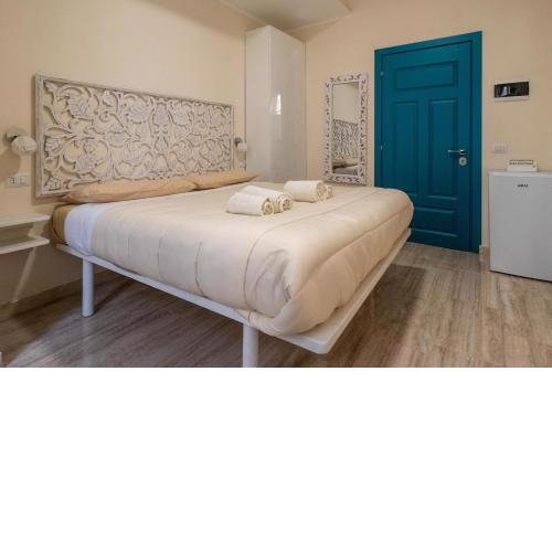 Room with Independent Entrance - Termini/Aquarium