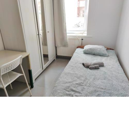 Room with privat shower in 3 rooms apartment