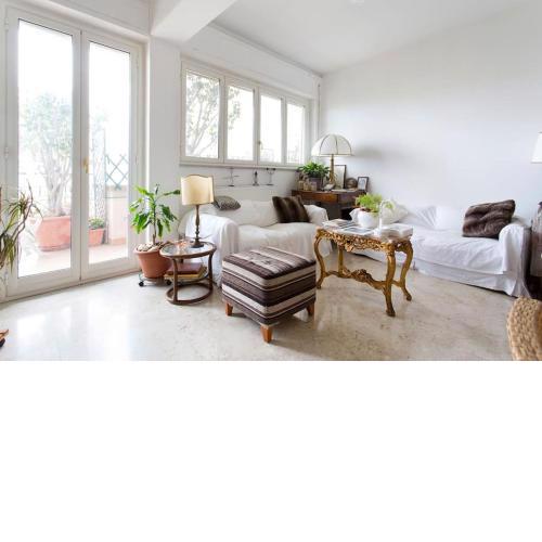 Room with private bathroom between Mondello beach and the Historic Center! Free park!