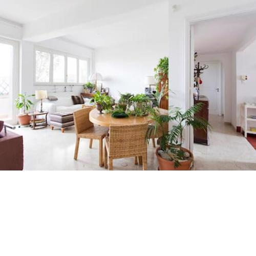 Room with shared bathroom in bright apartment! Between Mondello beach and the Historic Center!Free Park