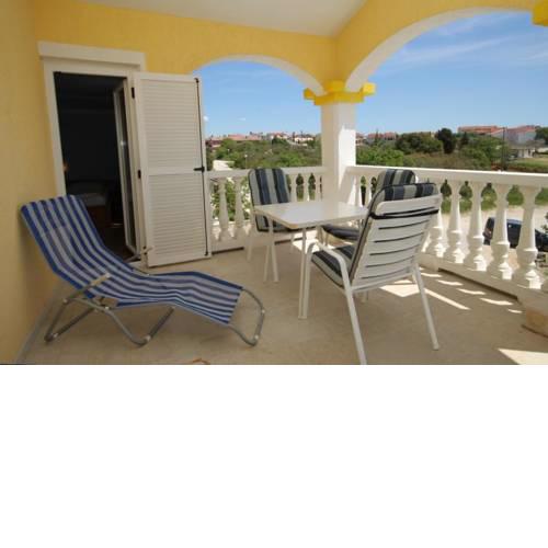 Rooms with a swimming pool Peroj (Fazana) - 2235