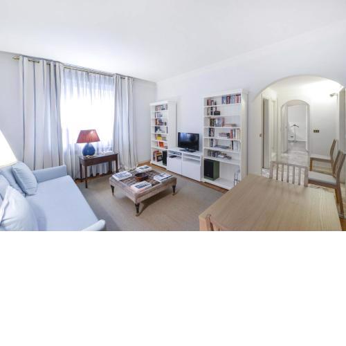 Roomy Apartment in Missori near metro and Duomo