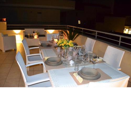 Roomy Apartment with Terrace & Parking