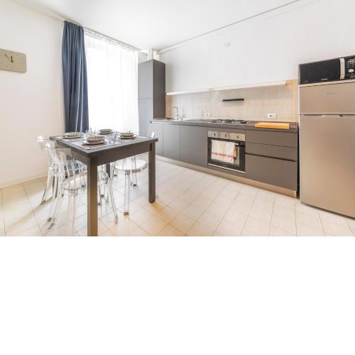 Roomy Apartment X6 close to Subway!