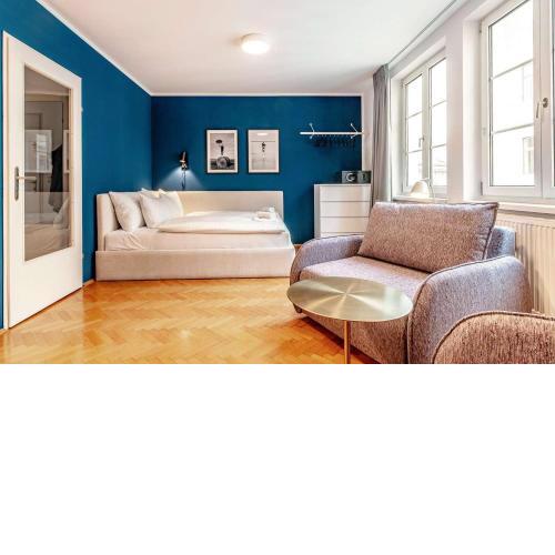 Roomy studio for 2 - 4 in hip area & free parking