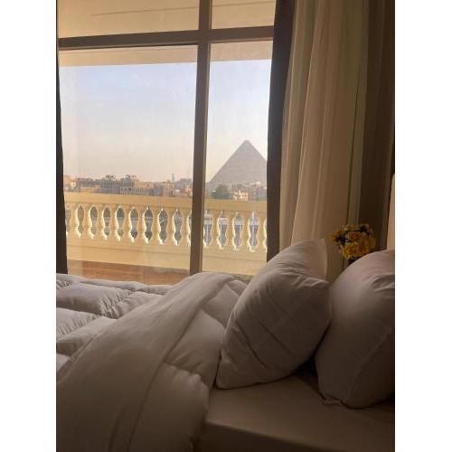 Roone pyramids view inn