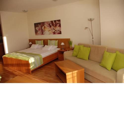 Rose, Rosemary Apartman