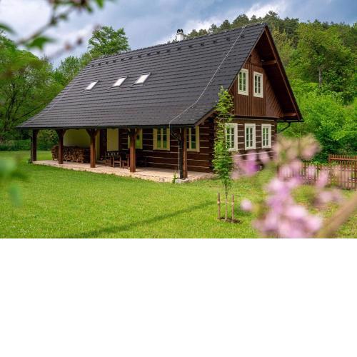 Roubenka pod hradem Kokořín