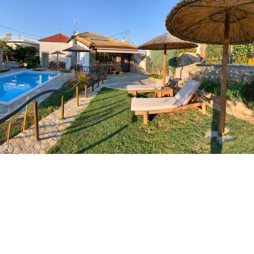 Roxani Apartment mit Pool