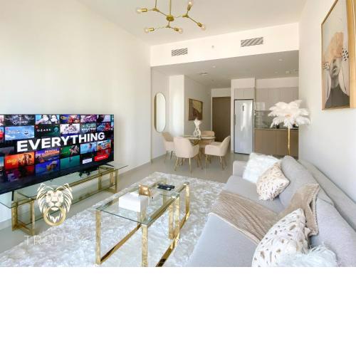 Royal 1 BDR Apartment in the Heart of Downtown