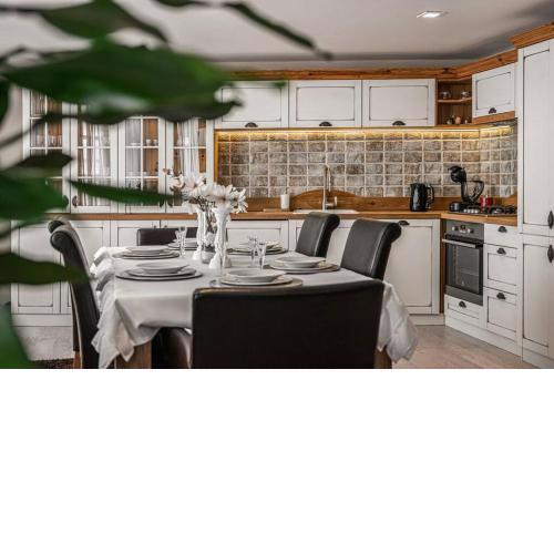 Royal Bliss Apartment - Old Town with free Parking