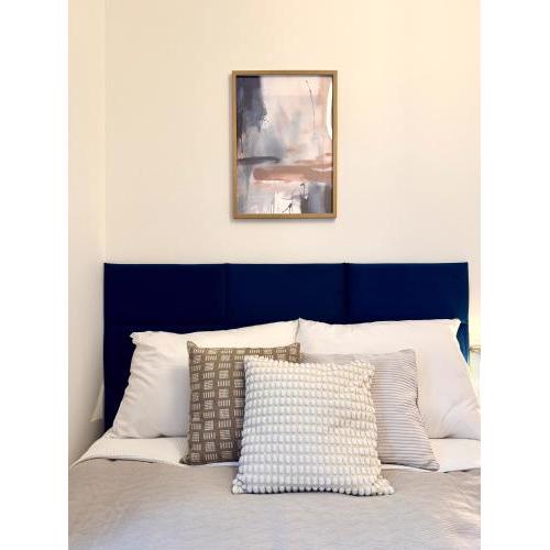 Royal blue Wenceslas Apartment, Prague