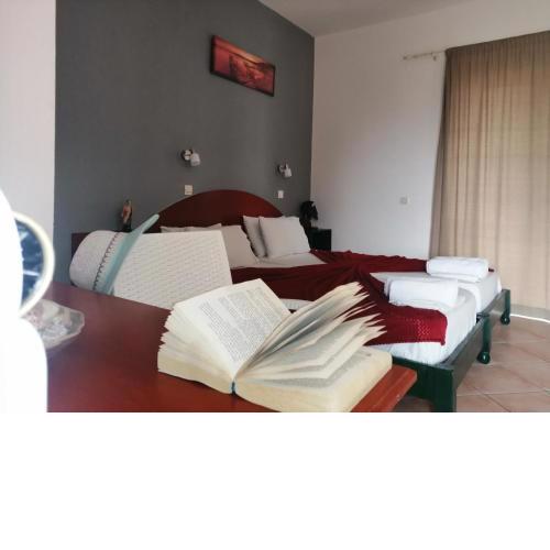 Royal Garden Apartments - Red