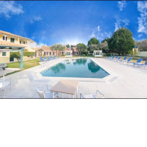 Royal Garden Apartments - Yellow
