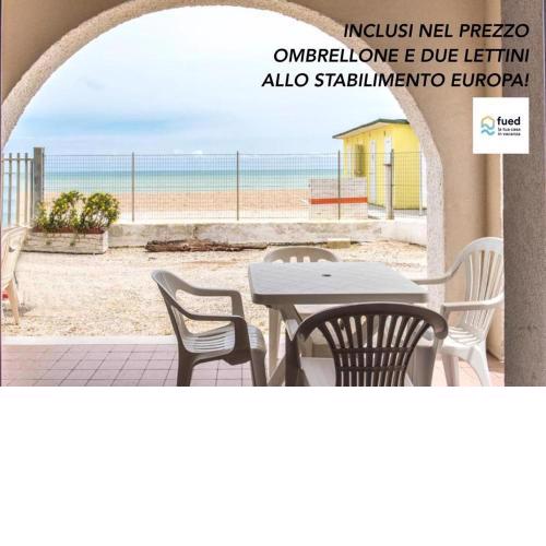 RS314 - Marcelli, bilocale in residence fronte mare