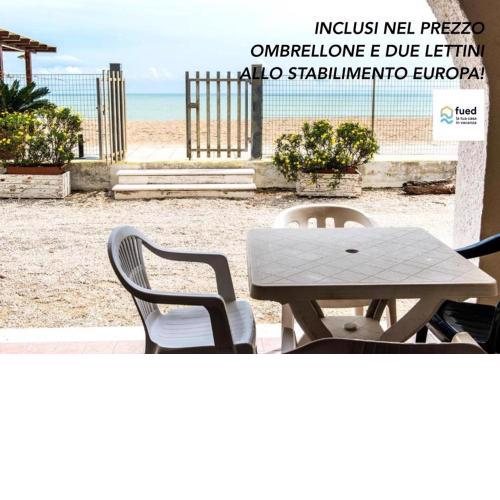 RS315 - Marcelli, bilocale in residence fronte mare