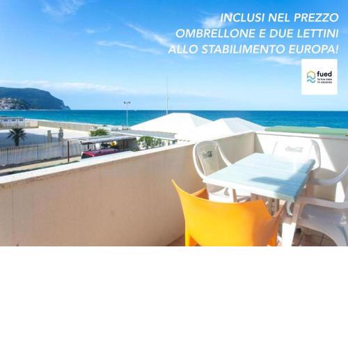 RS320 - Marcelli, bilocale in residence fronte mare 1p