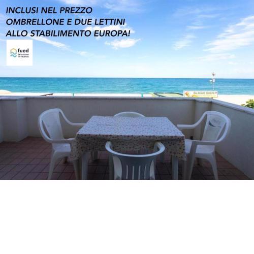 RS321 - Marcelli, trilocale fronte mare con spiaggia inclusa