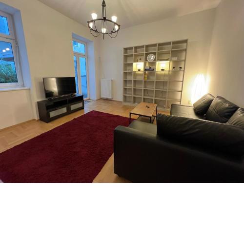 Ruhige Altbauwohnung - Terrasse & Netflix & Parking - nahe Schloss Schönbrunn