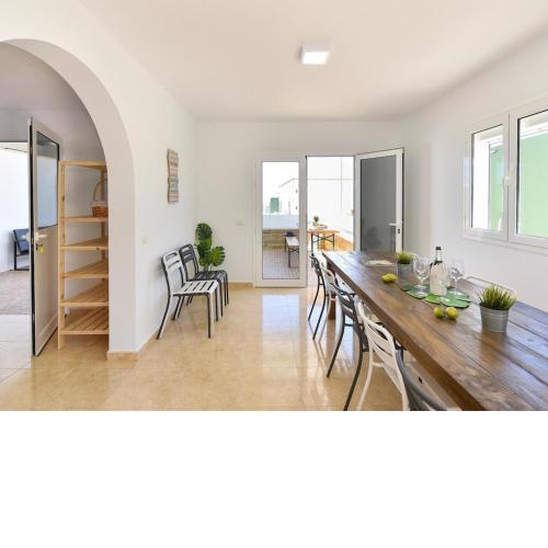 Rural holiday home for families and groups with a beautiful private pool