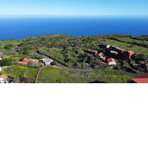 Rural house La Luna with BBQ, nice garden y view in Isora