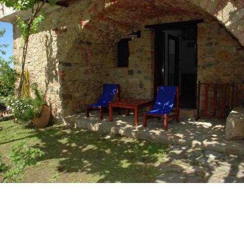 Rustic Apartment in Velia with Garden