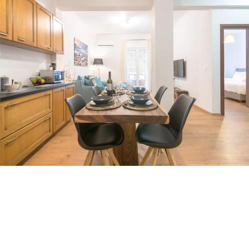 Rustic boutique 2BD apt, 5 mins walk from metro