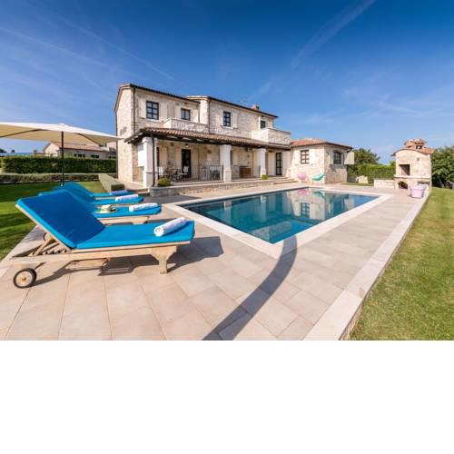Rustic Holiday Home in Baldasi with Private Pool