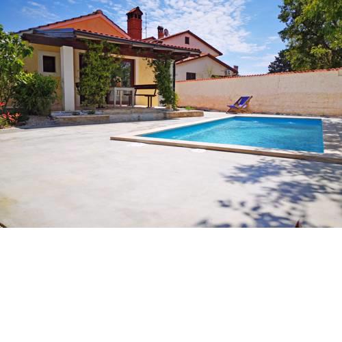 Rustic house with pool