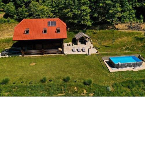 Rustic retreat with pool počitnice na kozolcu