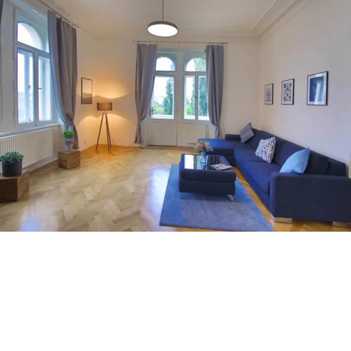 Rustic style one bedroom apartment by the river bank w/ balcony by easyBNB
