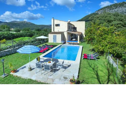Rustic Villa Aina Near the Old Town