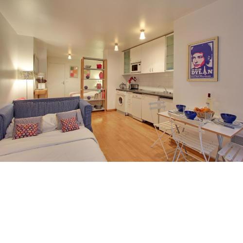 S09278 - Studio with patio for 3 people, Grand Boulevards