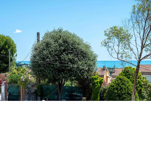 S310 - Sirolo, trilocale con piscina e vista mare