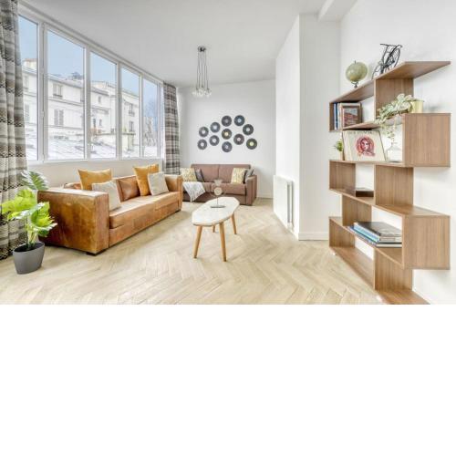 Sacré-Coeur Modern 4BD with sauna for 10 guests!