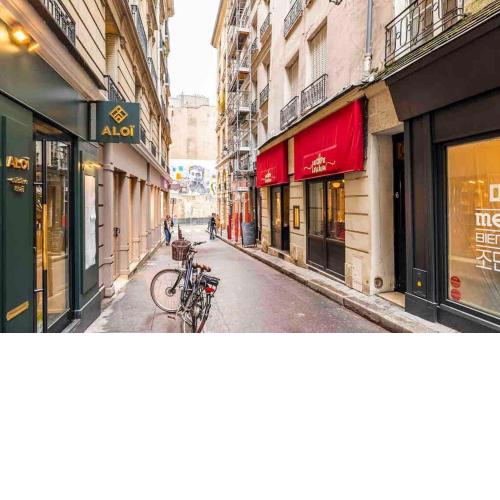 SAINT GERMAIN DES PRES - SUPERBE APPARTEMENT